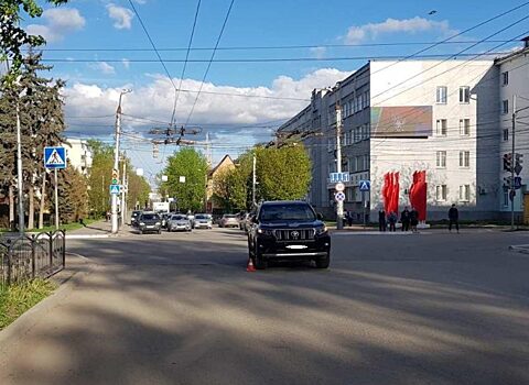 Land Cruiser сбил двух женщин на «зебре»