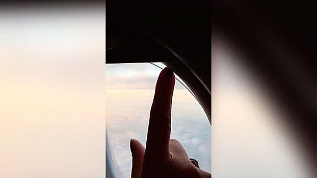 В вылетевшем из Екатеринбурга пассажирском самолете отвалилось стекло