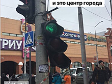 В центре Саратова перевернулся светофор