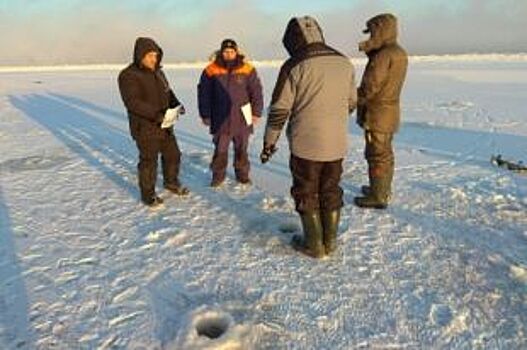 Алтайские спасатели ходят по тонкому льду