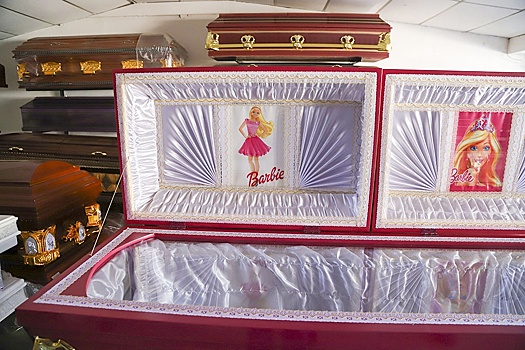 Фото: в Сальвадоре стали продавать "Барби-гробы" на фоне успеха фильма