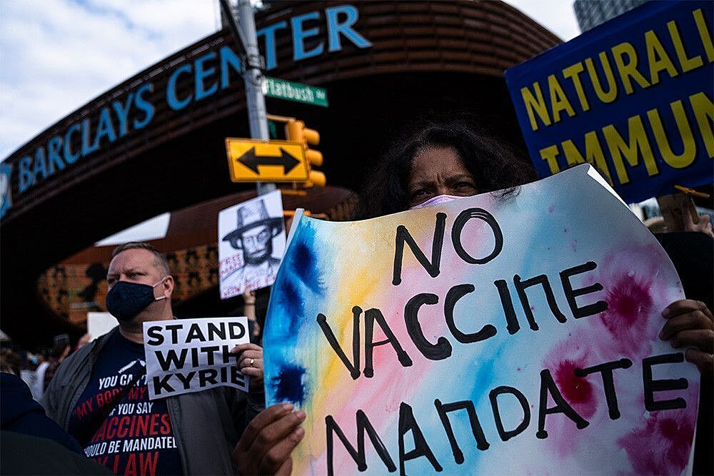 11 штатов подали коллективный иск против введения обязательной вакцинации в США