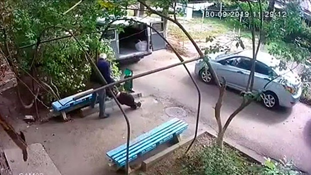 В Ставрополе проверяют видео со скорой, из которой вывели и бросили инвалида