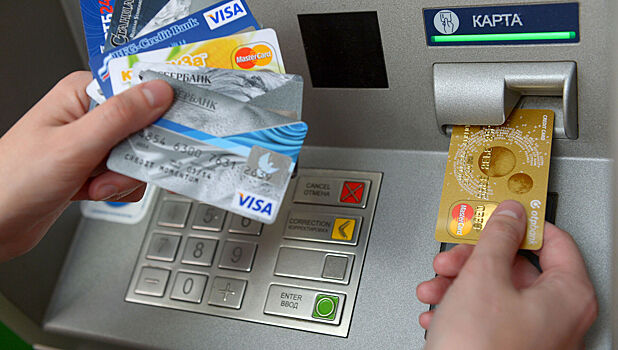 Россиян предупредили о проблемах с банковскими и SIM-картами