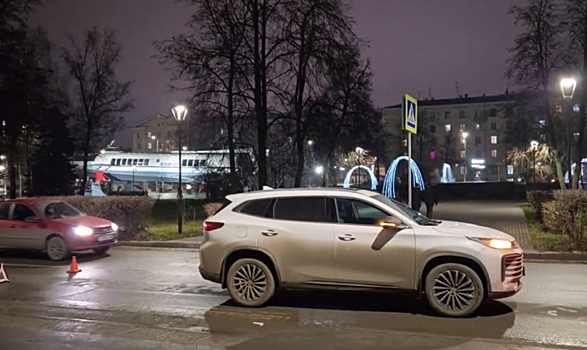 Автомобиль сбил двух женщин на переходе в Нижнем Новгороде