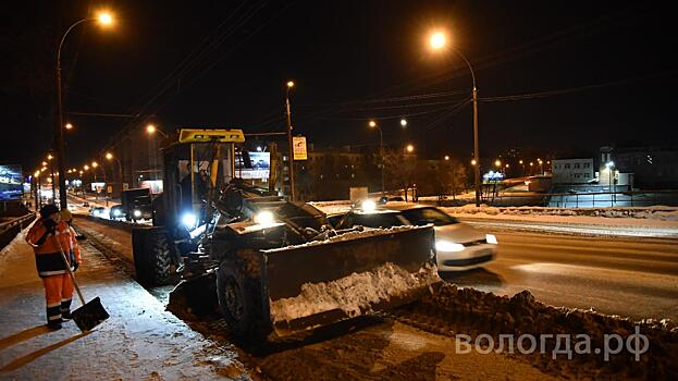 Владимир Ильиных проверил, как убирают тротуары в Оренбурге