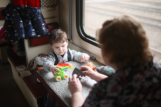 Что нужно взять в путешествие с ребенком на поезде: чек-лист