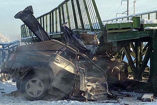 Мост вместе с грузовиком обрушился в дагестанском селе Хебда