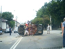 Авария с переворотом: столкновение трех авто в Симферополе попало на видео