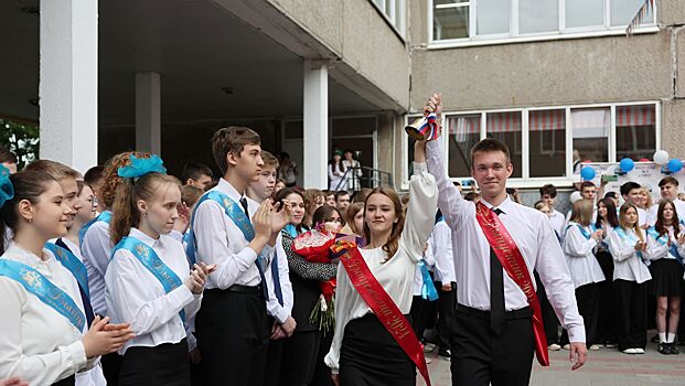 В Тюмени с родителей, пришедших на вручение аттестатов, будут взимать плату