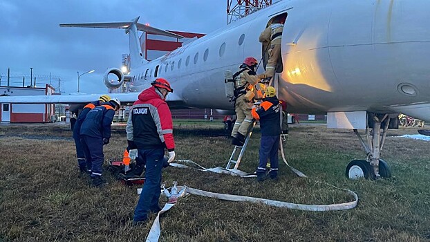Спасение людей из горящего самолета: экстренные службы стянулись к аэропорту Сочи