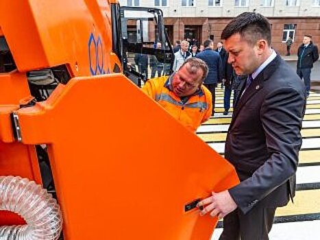 Уфа получила новые тракторы для уборки улиц