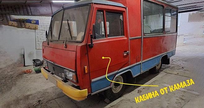 Самодельный микроавтобус на шасси УАЗ-452 с кабиной от... КАМАЗа