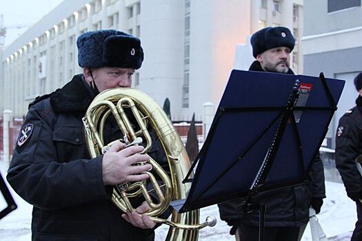 Оркестр полицейского главка поздравляет нижегородцев с наступающим новым годом