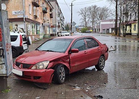 В ДТП в Омутнинске пострадали двое взрослых и ребёнок