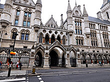 В Лондоне сняли арест со счетов Коломойского