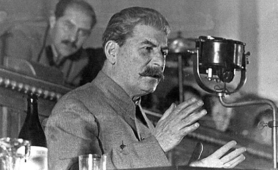 Зачем Сталин реабилитировал героев истории России