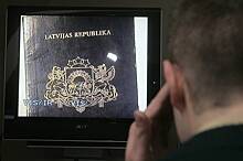 Первые россияне начали покидать Латвию из-за нового закона об иммиграции