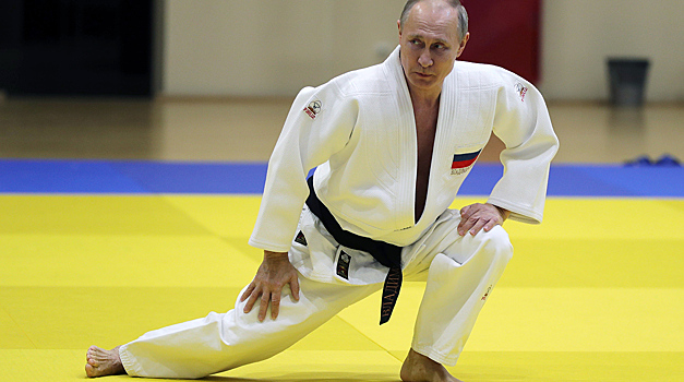 Путин выступил на чемпионате по боевому самбо