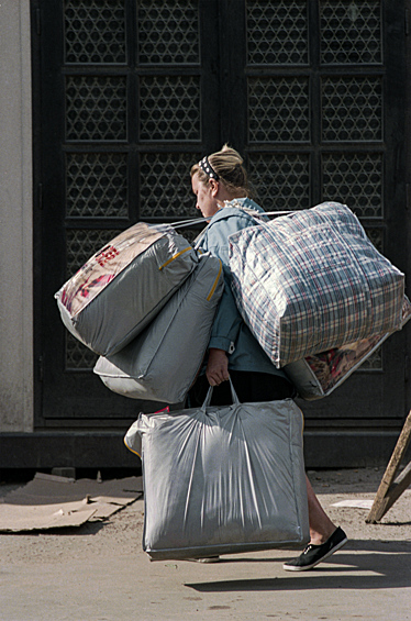 Самостоятельная доставка продавцами мелкой партии товара с места закупки до частной торговой точки, 1995 год