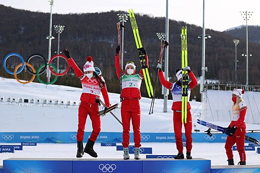 Олимпиада-2022. Ступак, Непряева, Сорина и Степанова завоевали золото в эстафетной гонке