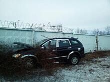 Пьяный читинец разбил машину о бетонный забор