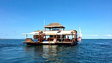 Удивительный плавучий бар на Фиджи