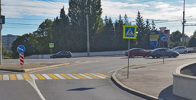 Эксперты предложили несколько способов для сокращения аварий при выезде на эстакаду с Моспроспекта