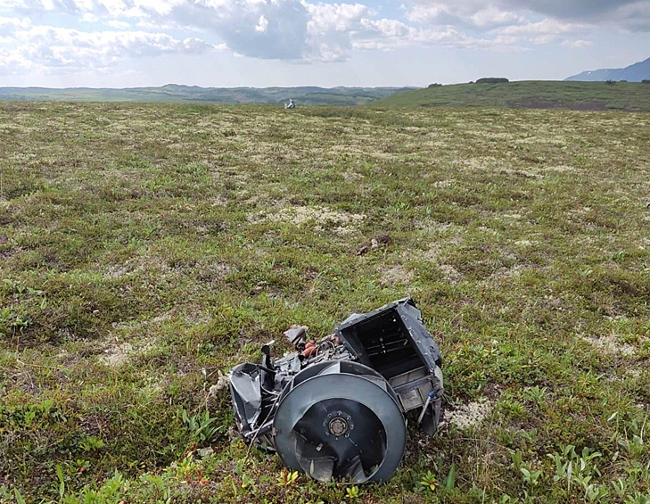 Фрагмент разбившегося вертолета Robinson на Камчатке