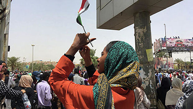 В Судане отменили чрезвычайное положение и комендантский час