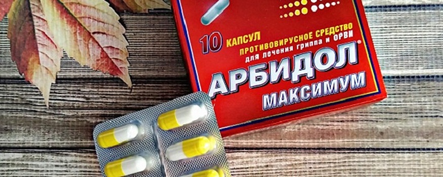 Более половины болеющих коронавирусом россиян лечат его противовирусными препаратами