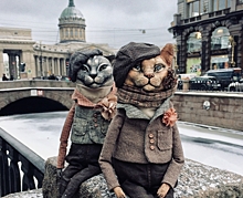 Дизайнер из Петербурга делает игрушечных котиков и щенков и фотографирует их на фоне города