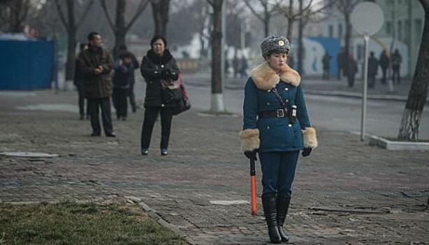 В северокорейскую дорожную полицию выбирают только красивых девушек