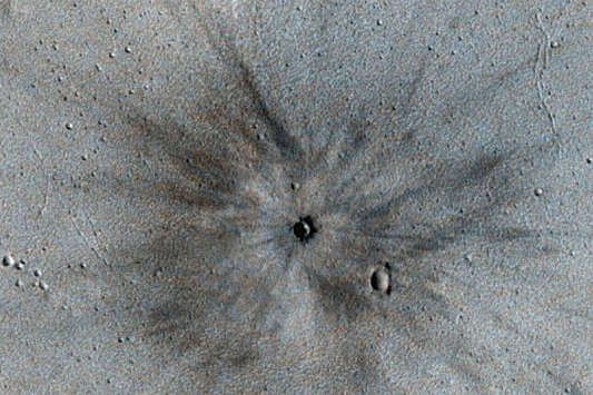 На Марсе нашли кратер от недавнего удара
