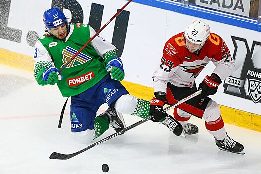 Хоккеист «Салавата Юлаева» забросил шайбу рукой в свои ворота в КХЛ, как это было, видео, 11 ноября 2022 года