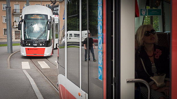Туристы в Таллинне не спешат пересаживаться с такси на трамвай