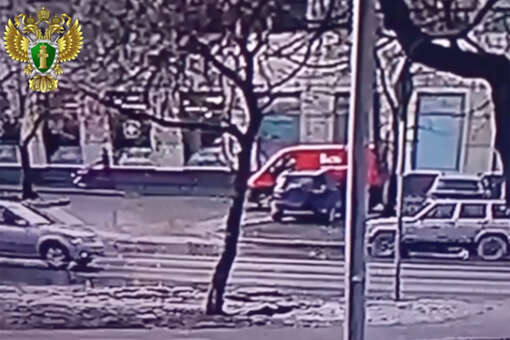 Водитель фургона в Москве задавил пешехода, сдавая назад