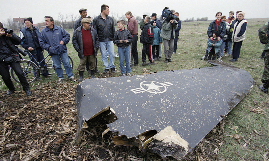 Авиация НАТО применяла против Югославии боеприпасы из обедненного урана и кассетные бомбы. Согласно исследованиям военных экспертов, всего было выпущено 3 тысяч крылатых ракет и сброшено около 80 тысяч тонн бомб. 