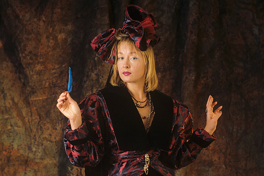 Актриса Лариса Удовиченко во время студийной фотосессии, 5 февраля 2007 года