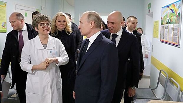 Путин осмотрел новую межрайонную поликлинику в Липецкой области