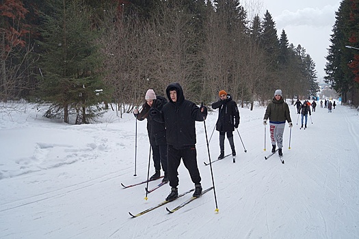 На Урале студентов из Азии и Африки поставили на лыжи