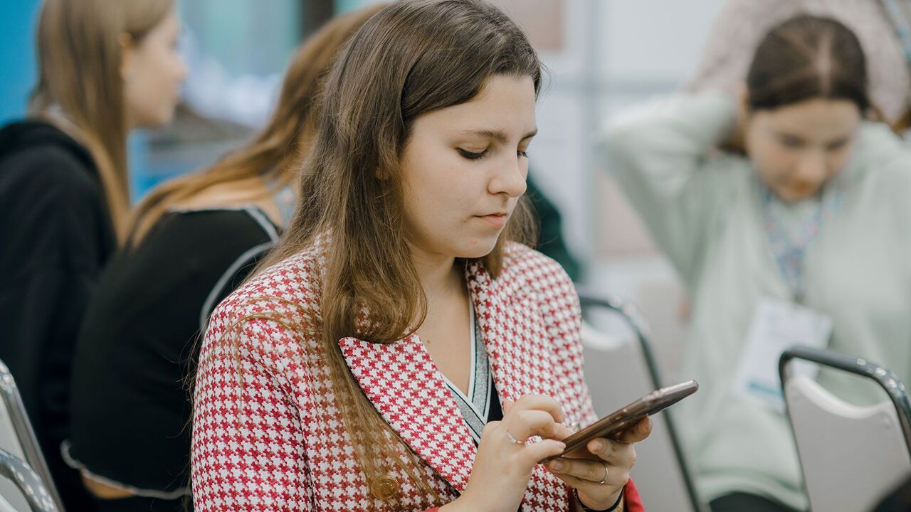 Помощь в учебе и мотивация: для чего москвичам личная волонтерская книжка -  Рамблер/новости