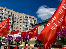 Волгоградские артисты спели фронтовые песни под окнами ветеранов войны