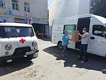 Волонтеры передали медицинские маски врачам скорой помощи