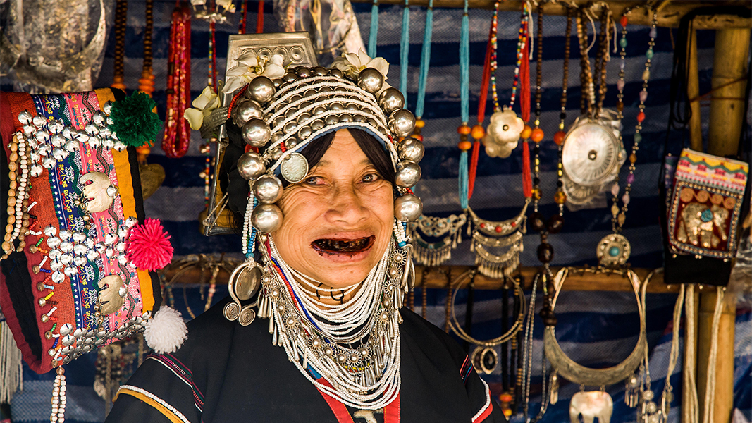 Зачем раньше люди чернили зубы