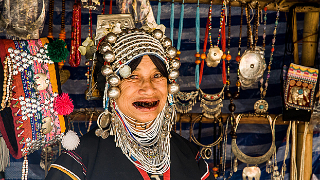 Зачем раньше люди чернили зубы