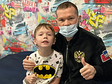 Пётр Ян исполнил желание ребёнка с аутизмом. Российский боец выступил в роли Деда Мороза