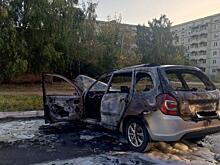 В Сасове в ночь на 1 октября во дворе дома сгорел автомобиль