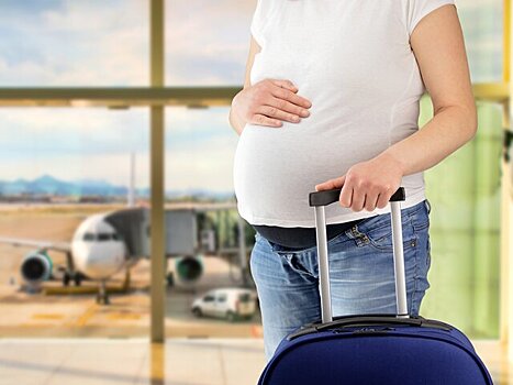 Минтранс РФ рассмотрит предложение сделать в аэропортах стойки регистрации для беременных