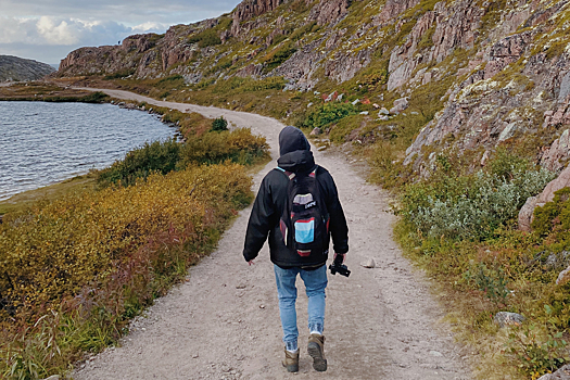 Местные жители жалуются на заполонивших Териберку туристов